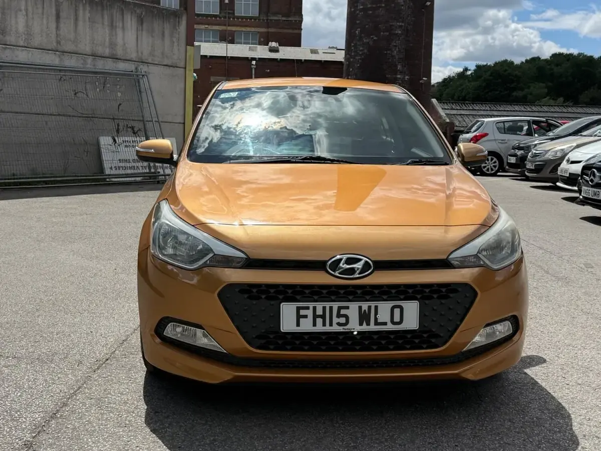 Used Hyundai i20 SE 84 HP (61 kW) 2015 Orange Hatchback