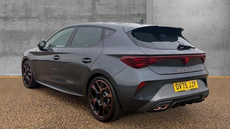 Used Cupra Leon VZ3 272 HP (200 kW) 2025 Metallic  magnetic tech grey