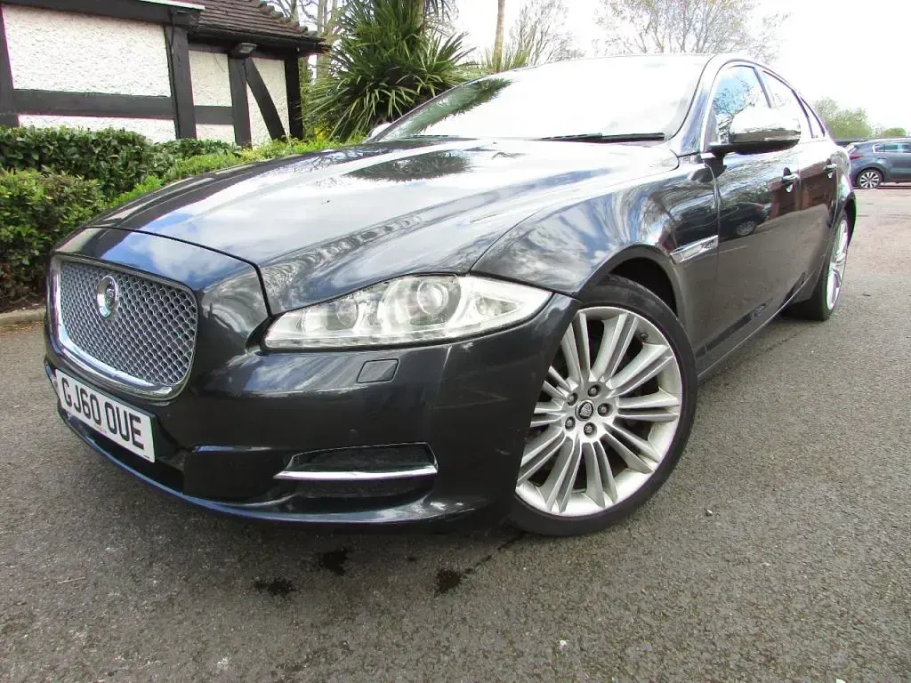 Used Jaguar XJ Portfolio 275 HP (202 kW) 2010 Grey Sedan