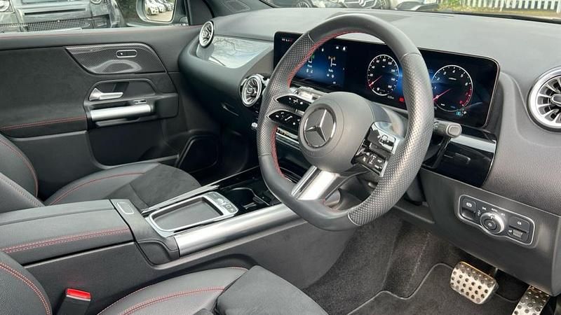 Used Mercedes GLA200 Executive 163 HP (119 kW) 2025 Night black SUV