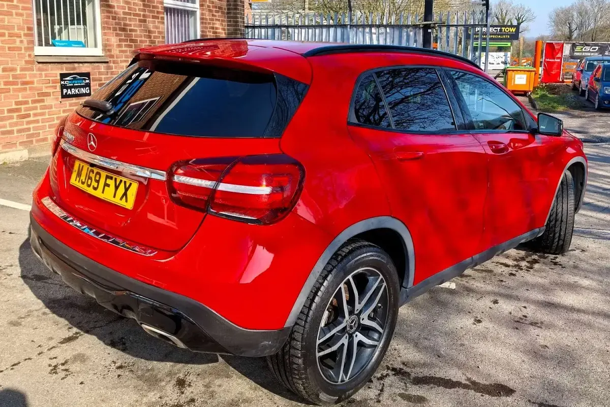 Used Mercedes GLA180 Urban 122 HP (89 kW) 2020 Red SUV