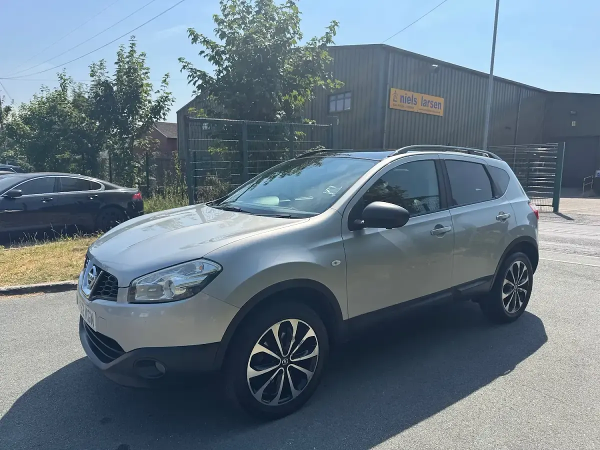 Used Nissan Qashqai 360º 117 HP (86 kW) 2013 Silver SUV