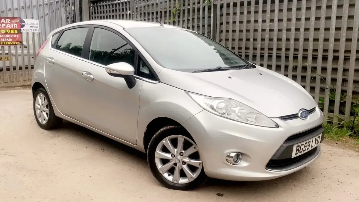 Used Ford Fiesta Zetec 2010 Silver Hatchback