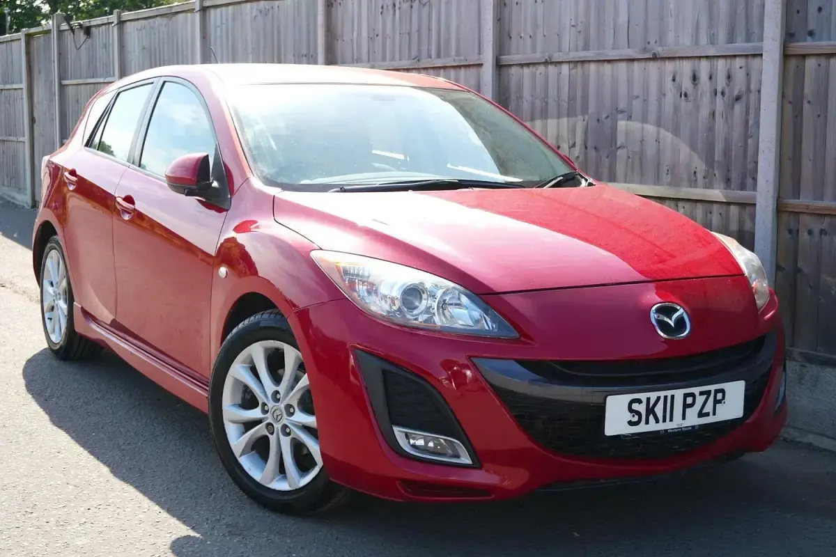 Used Mazda 3 105 HP (77 kW) 2011 Red Hatchback