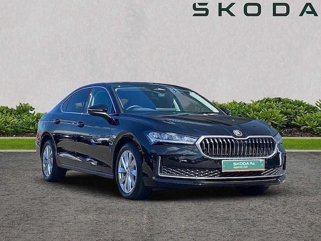 Midnight black metallic Used 2025 Skoda Superb SE Technology Hatchback | £29,670 (Expensive) - Image 1/4