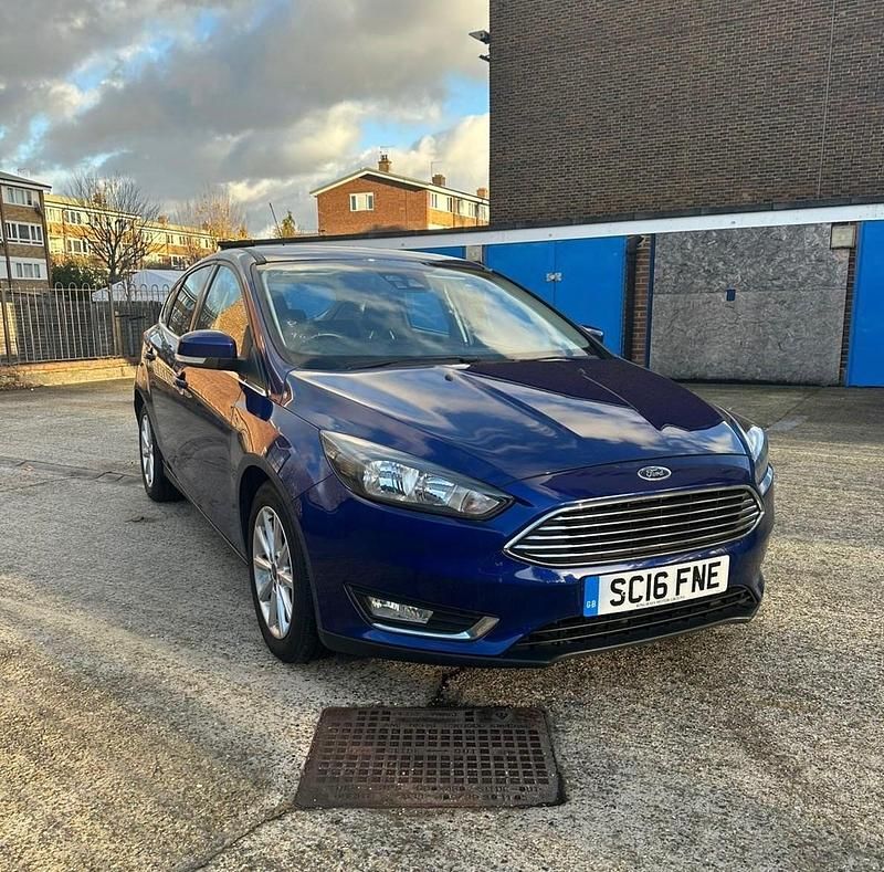 Used Ford Focus Titanium 125 HP (91 kW) 2016 Blue Hatchback