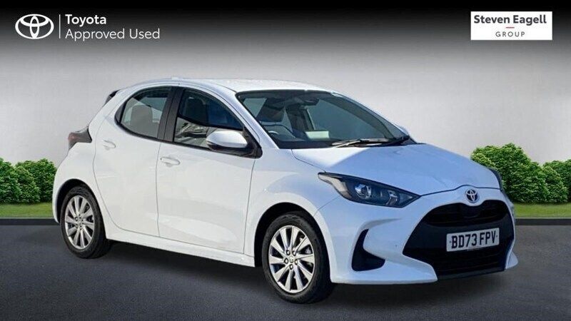 White Used 2023 Toyota Yaris Hybrid Hatchback | £16,719 (Fair price) - Image 1/2