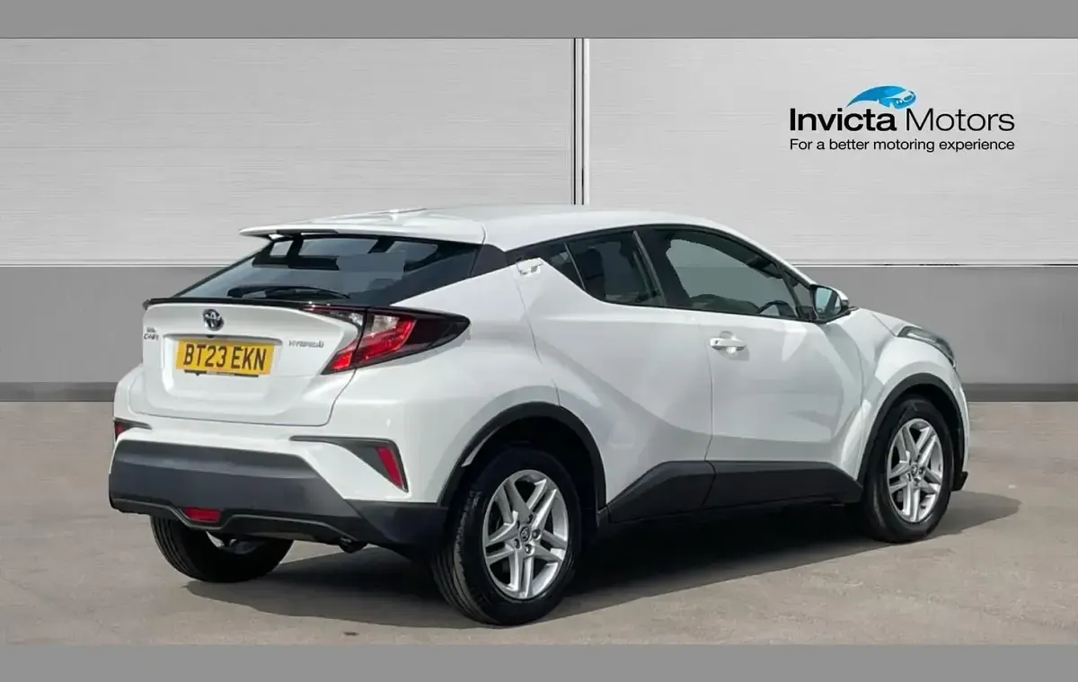 Used Toyota C-HR 122 HP (89 kW) 2023 White SUV
