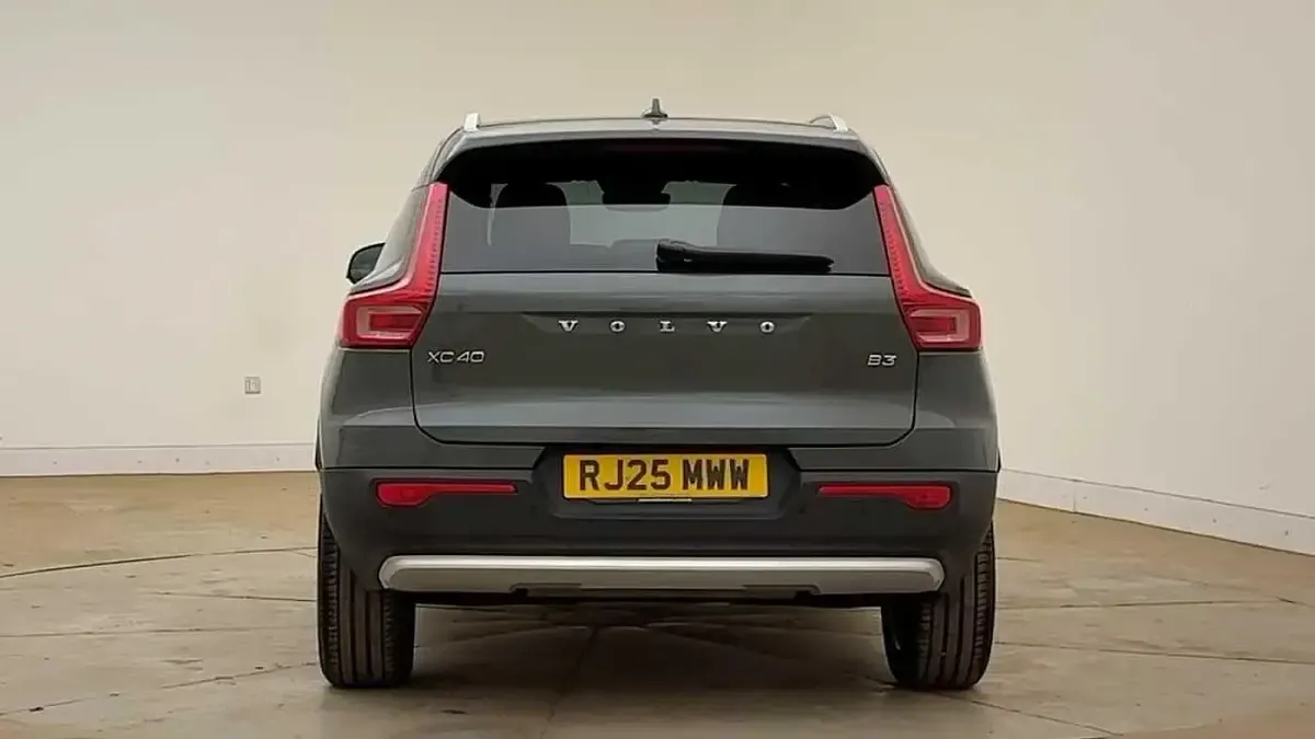 Usado Volvo XC40 Core 2025 Verde SUV