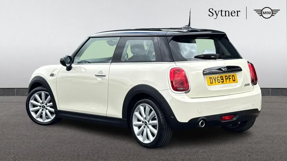 Used Mini Cooper Classic 136 HP (100 kW) 2019 White Hatchback