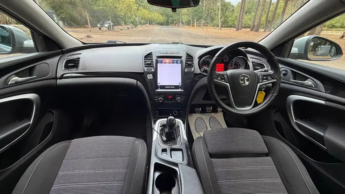Used Vauxhall Insignia SRi 157 HP (115 kW) 2013 Silver Estate