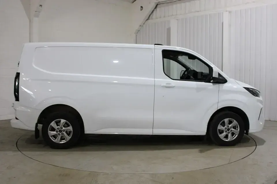 Used Ford Transit Custom Limited 136 HP (100 kW) 2024 White Van