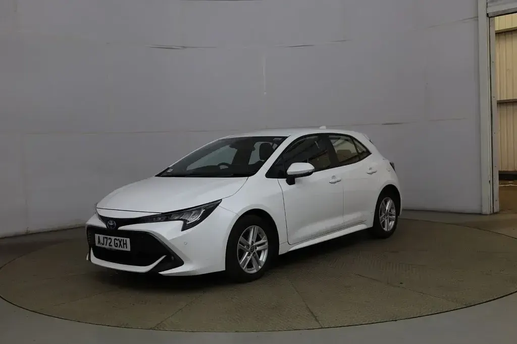 Used Toyota Corolla 120 HP (88 kW) 2023 White Hatchback