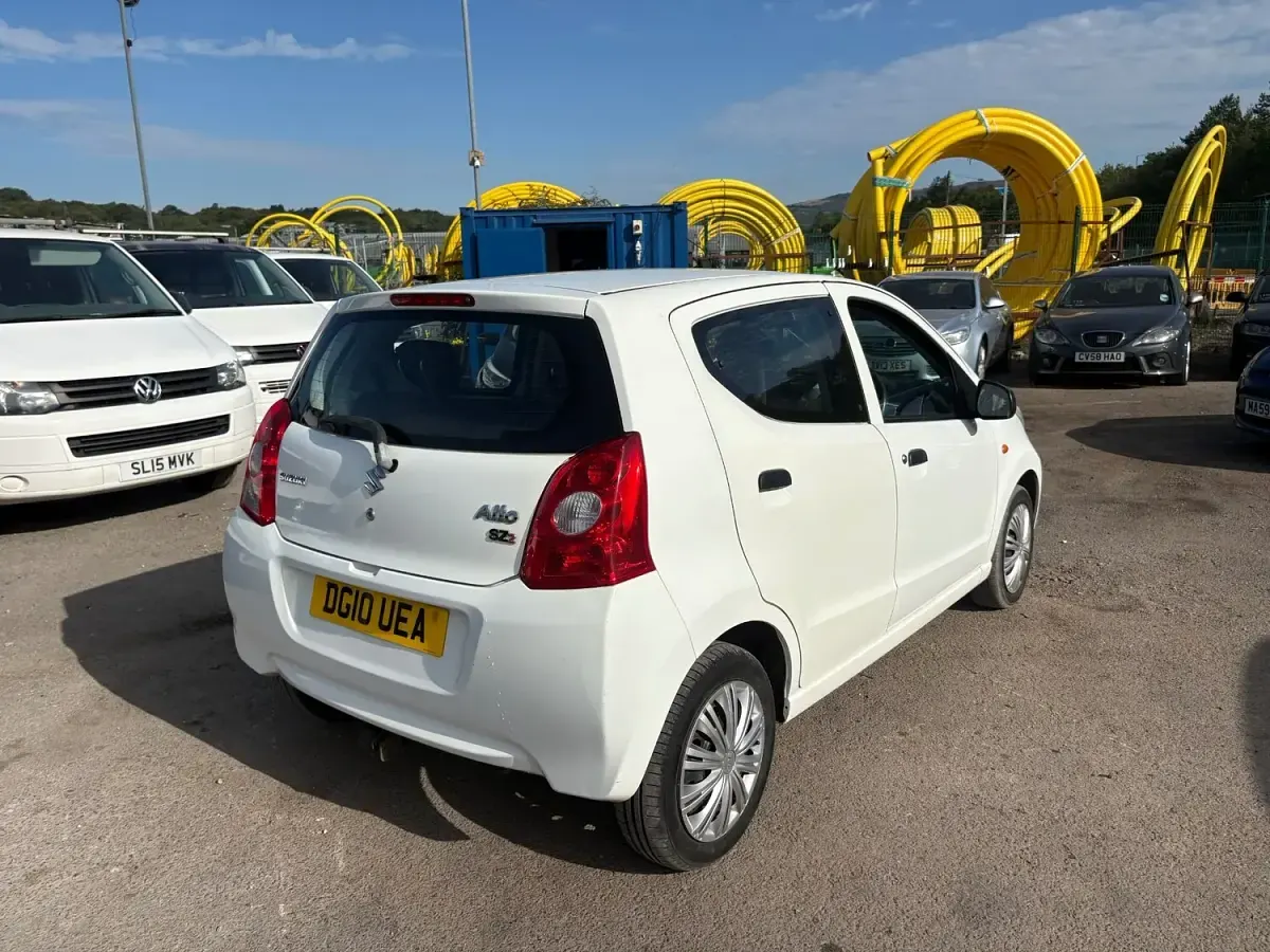 Used Suzuki Alto 68 HP (50 kW) 2010 White Hatchback