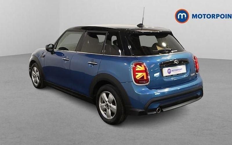 Usado Mini Cooper Classic 136 CV (100 kW) 2023 Azul Utilitario