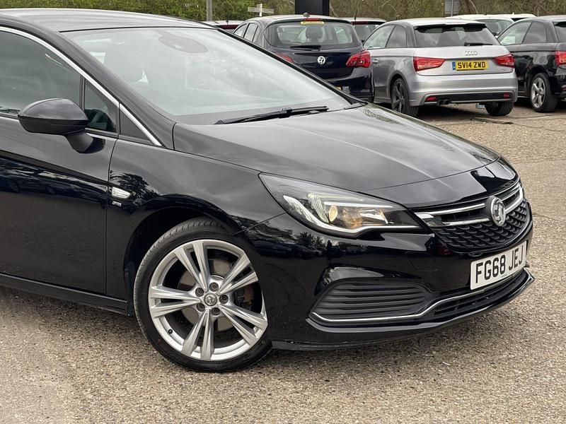 Used Vauxhall Astra SRi 200 HP (147 kW) 2018 Black Hatchback