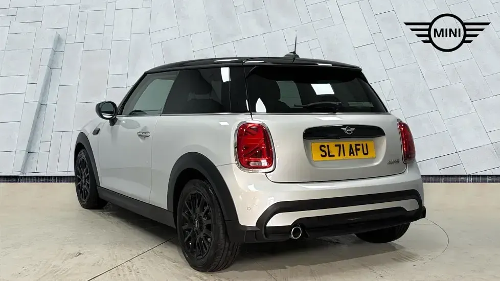 Used Mini Cooper Classic 134 HP (98 kW) 2021 Silver Hatchback