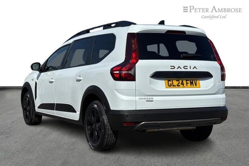 White Used 2024 Dacia Jogger Extreme MPV | £21,501 (Fair price) - Image 1/4