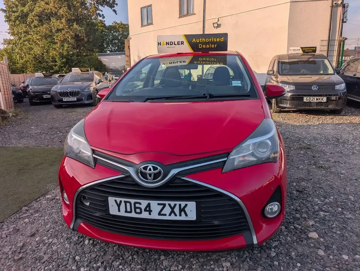 Used Toyota Yaris 90 HP (66 kW) 2014 Red Hatchback