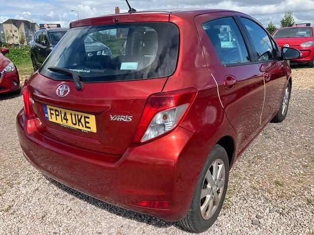 Begagnad Toyota Yaris 99 HK (72 kW) 2014 Halvkombi
