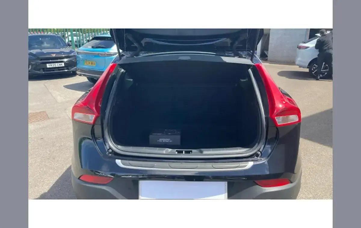 Used Volvo V40 Pro 150 HP (110 kW) 2018 Black Hatchback