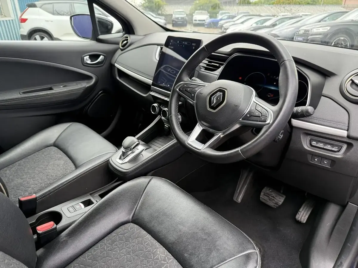 Used Renault Zoe Techno 100 kW (136 HP) 2023 Blue Hatchback