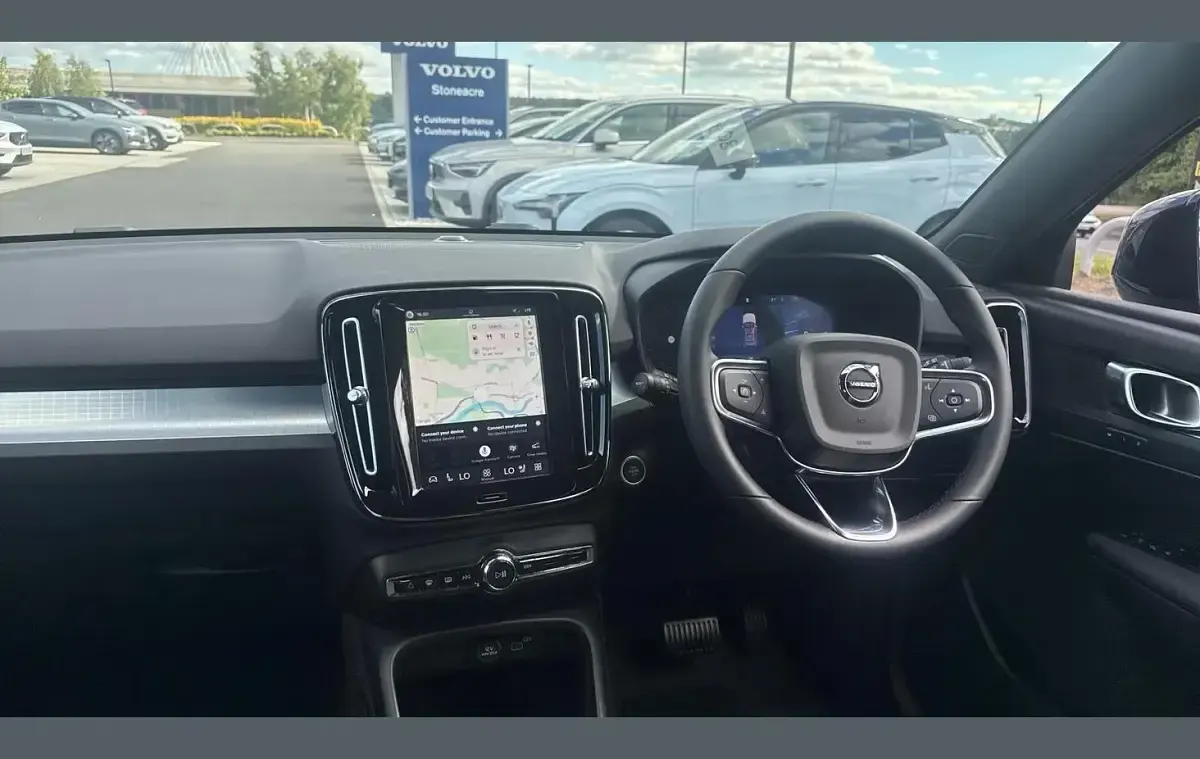 New Volvo XC40 Plus 161 HP (118 kW) 2026 Blue SUV