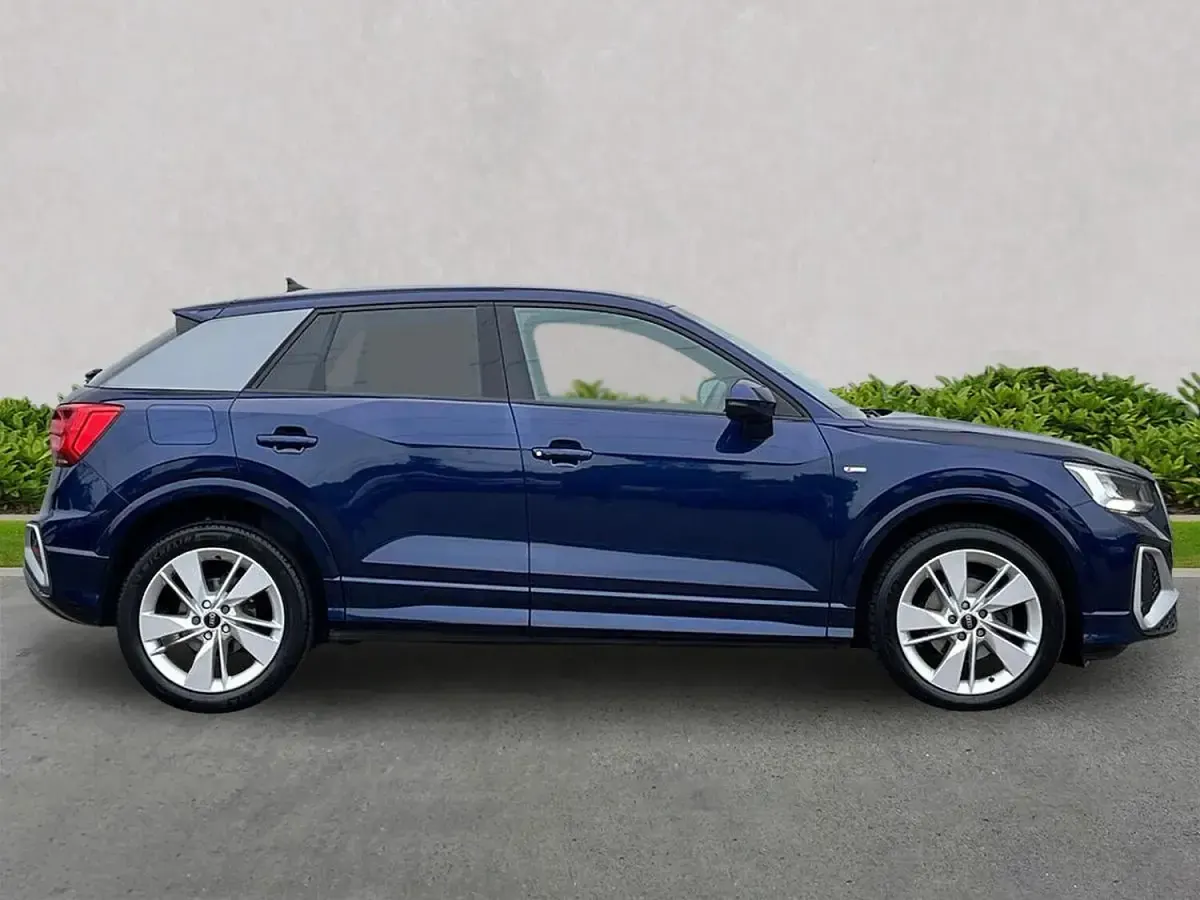 Used Audi Q2 S-Line 147 HP (108 kW) 2023 Blue SUV