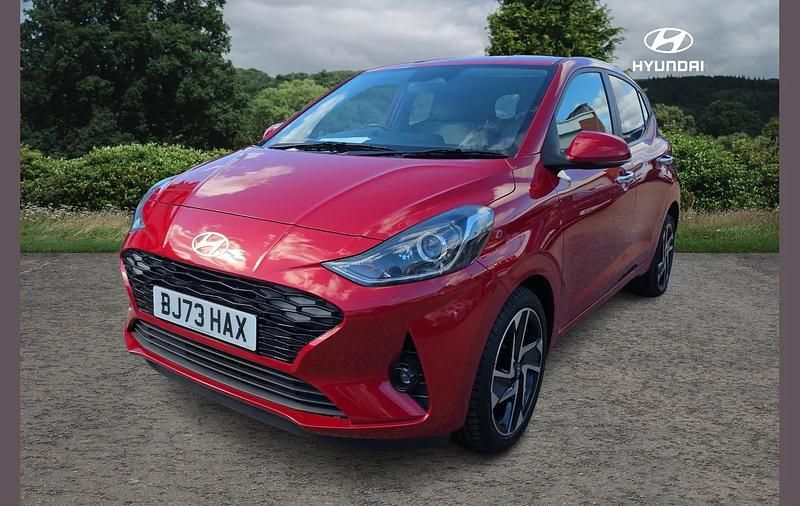 Used Hyundai i10 Premium 65 HP (47 kW) 2023 Red Hatchback