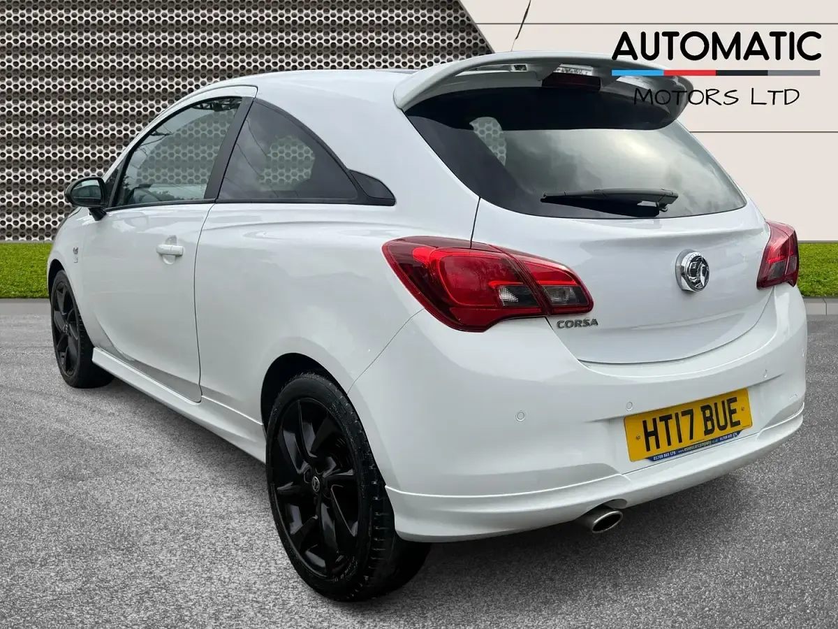 Used Vauxhall Corsa Edition 90 HP (66 kW) 2017 White Hatchback