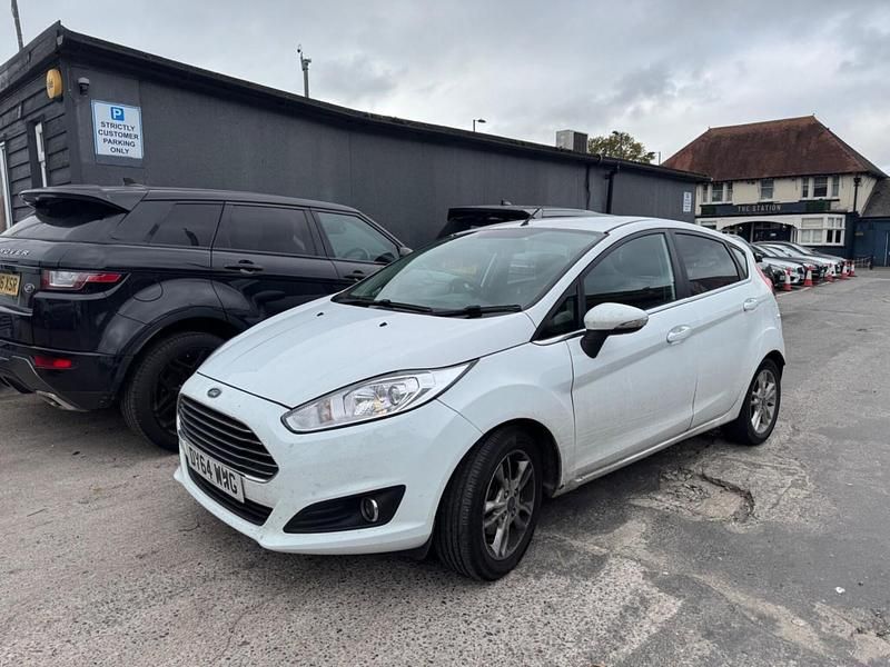 White Used 2014 Ford Fiesta Zetec Hatchback | £2,499 (Good price) - Image 1/4