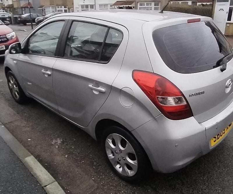 Used Hyundai i20 Comfort 77 HP (56 kW) 2009 Silver Hatchback