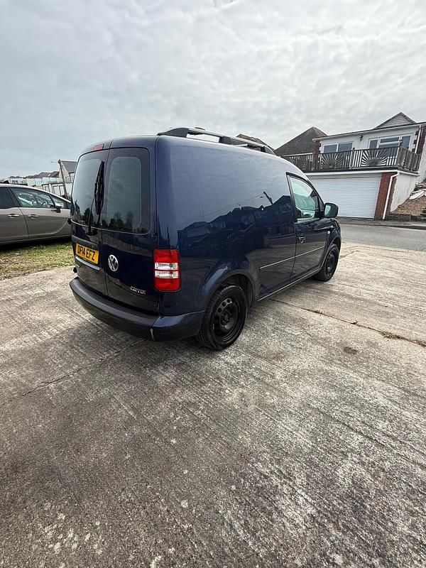 Begagnad VW Caddy Highline 102 HK (75 kW) 2014 Blå Minibuss