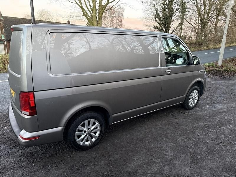 Usado VW Transporter Highline 150 HP (110 kW) 2022 Bege Van