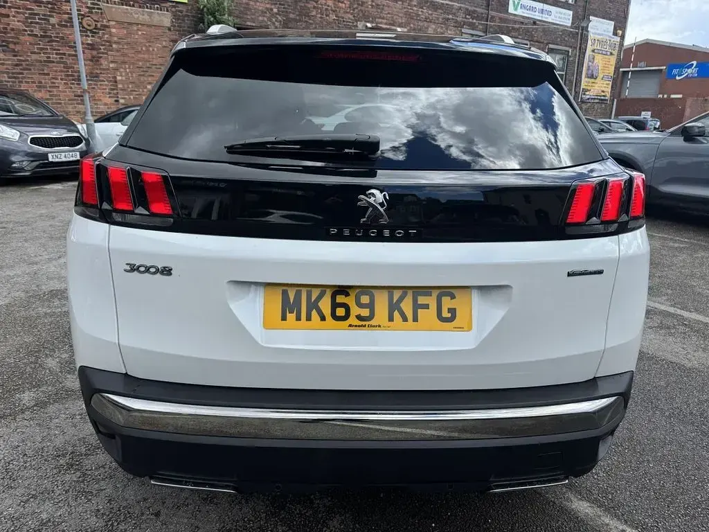 Used Peugeot 3008 GT-line 130 HP (95 kW) 2019 White SUV