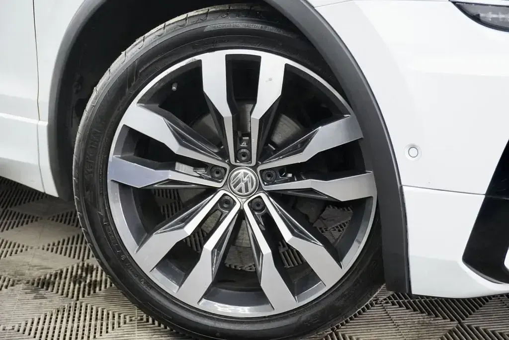 Second-hand VW Tiguan R-line 150 CP (110 kW) 2019 Alb SUV