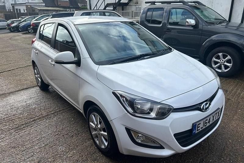 White Used 2014 Hyundai i20 Active Hatchback | £3,495 (Fair price) - Image 1/1