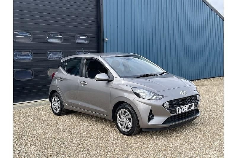 Used Hyundai i10 SE 67 HP (49 kW) 2023 Bronze Hatchback