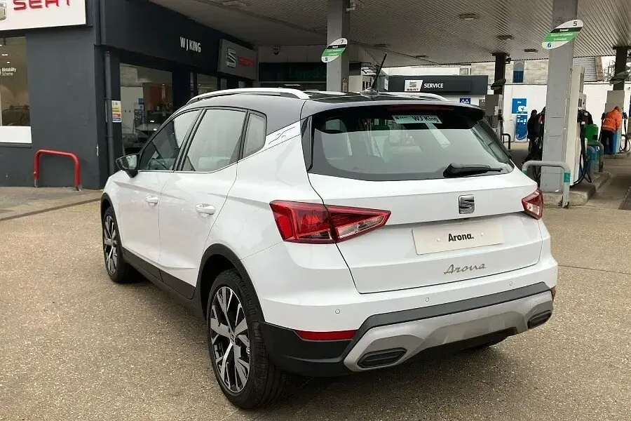 New Seat Arona Xperience Lux 115 HP (84 kW) 2026 Metallic  glacial white SUV