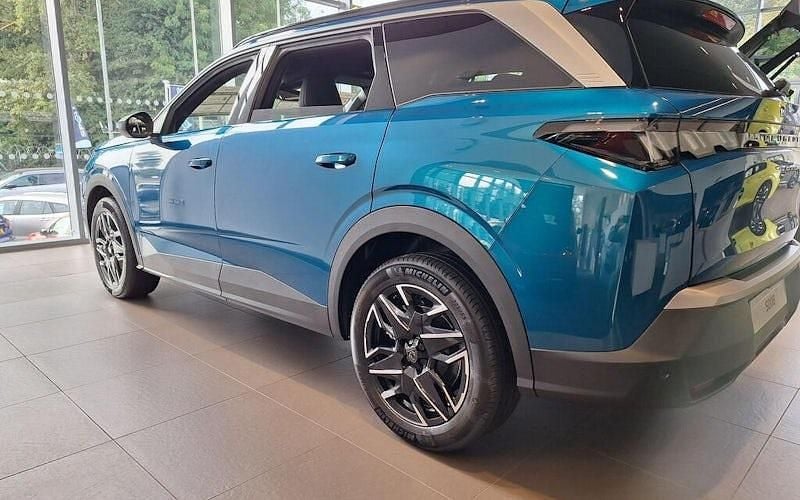 New 2025 Peugeot 5008 Allure MPV | £33,415 (Super price) - Image 1/4