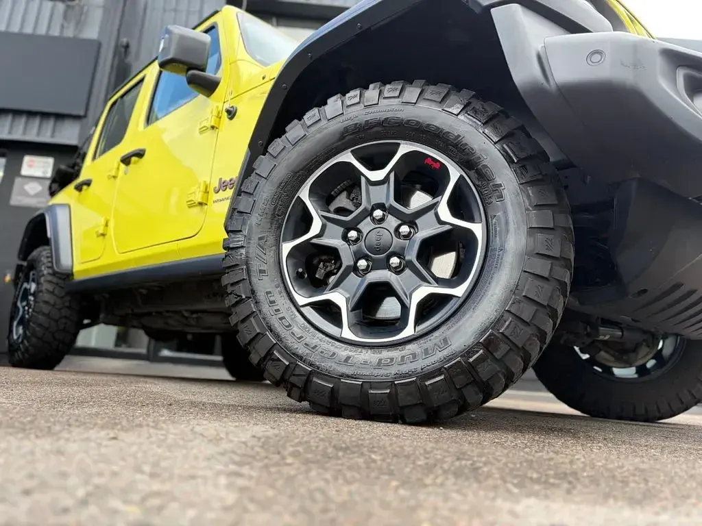 Used Jeep Wrangler Rubicon 272 HP (200 kW) 2023 Yellow SUV