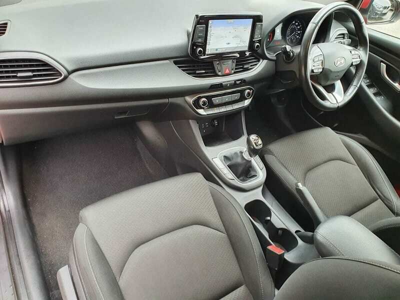 Used Hyundai i30 SE 118 HP (86 kW) 2018 Red Hatchback