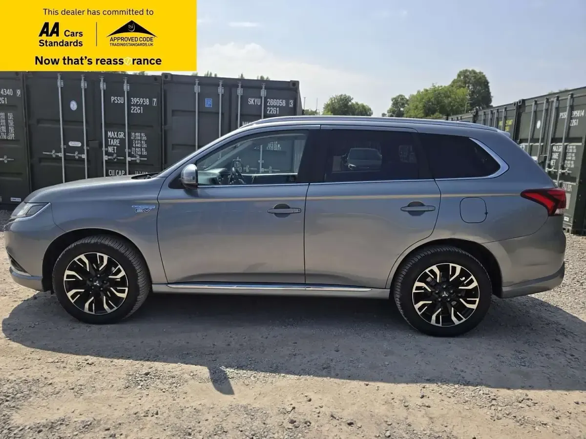 Used Mitsubishi Outlander P-HEV 200 HP (147 kW) 2016 Grey SUV