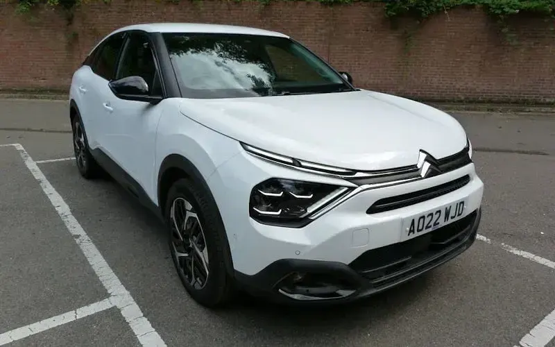 Used Citroën C4 PureTech 131 HP (96 kW) 2022 White Hatchback