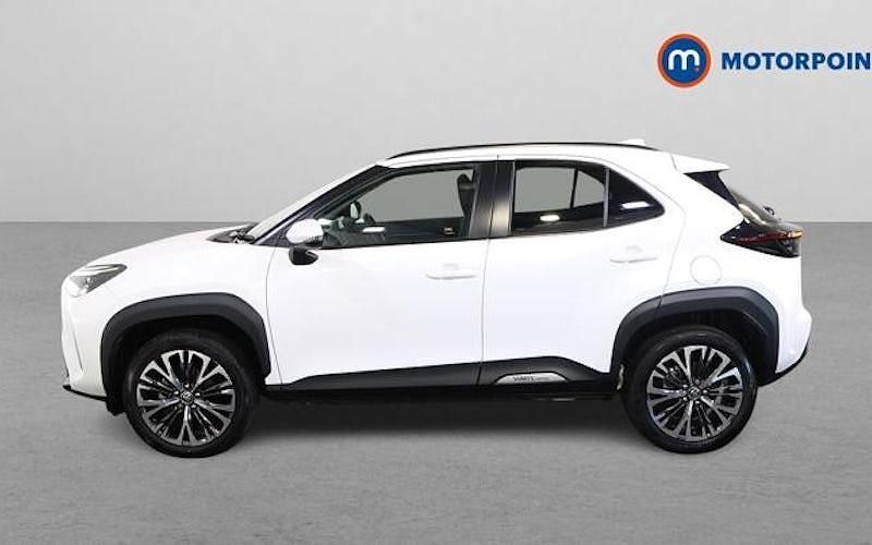 Used Toyota Yaris Hybrid 116 HP (85 kW) 2024 White Hatchback