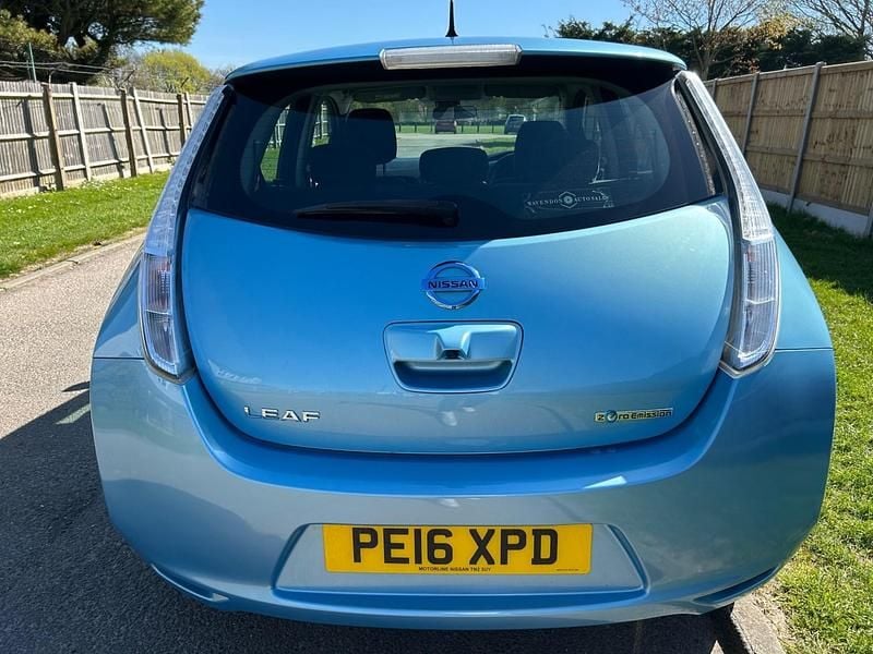 Begagnad Nissan Leaf Acenta 80 kW (109 HK) 2016 Blå Halvkombi