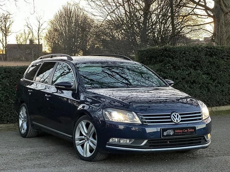 Blue Used 2014 VW Passat Executive Estate | £4,995 (Fair price) - Image 1/4