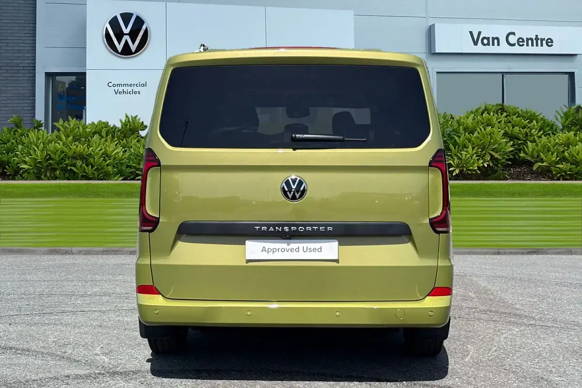New VW T7 Pro 150 HP (110 kW) 2026 Green Van