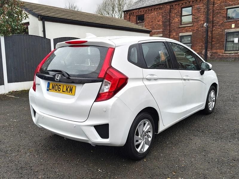 Used Honda Jazz SE 2015 White Hatchback