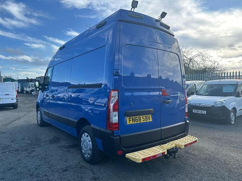 Used Vauxhall Movano 145 HP (106 kW) 2018 Blue MPV
